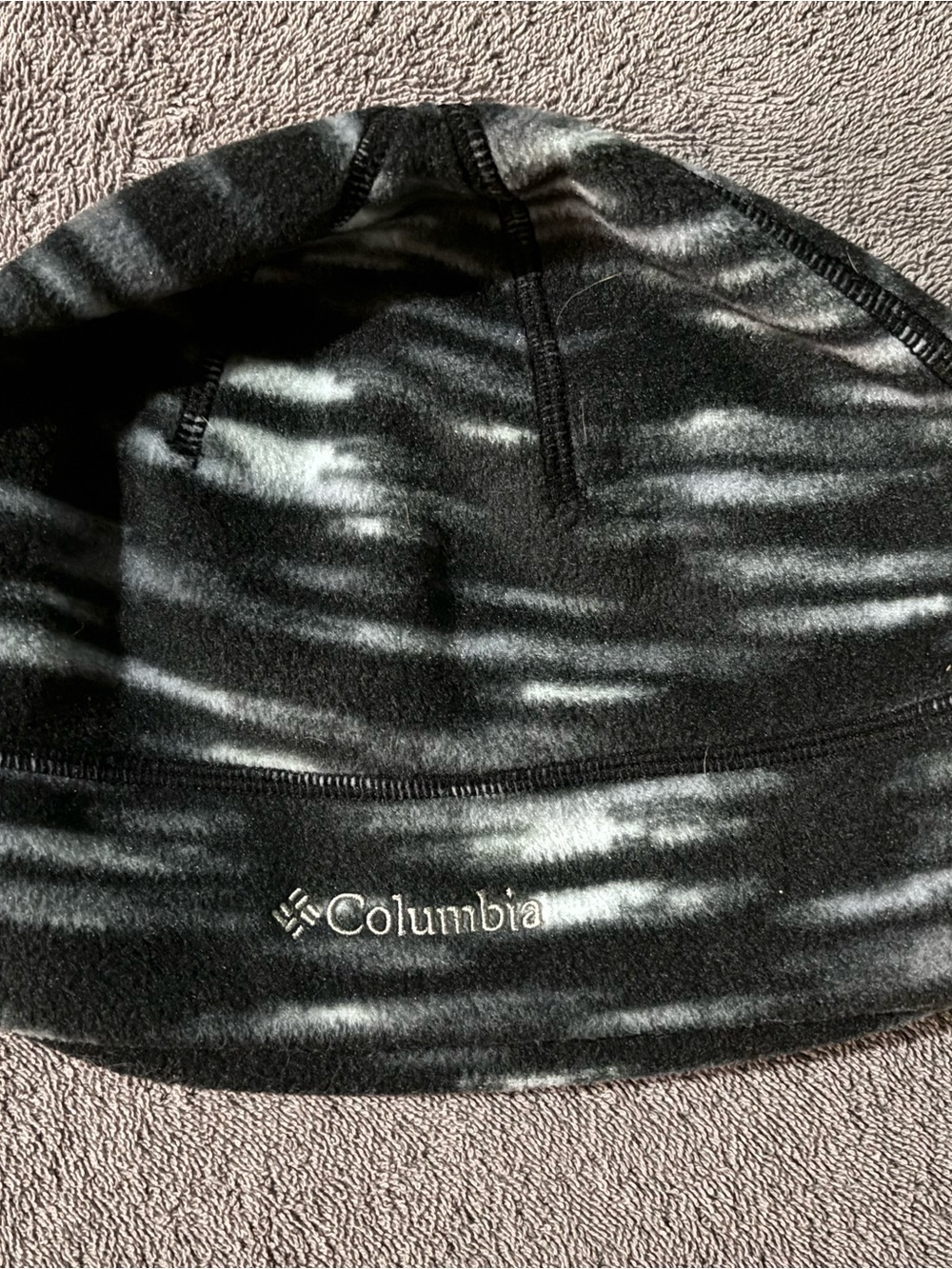 Columbia Men's Black & White Patterned Fleece Beanie
